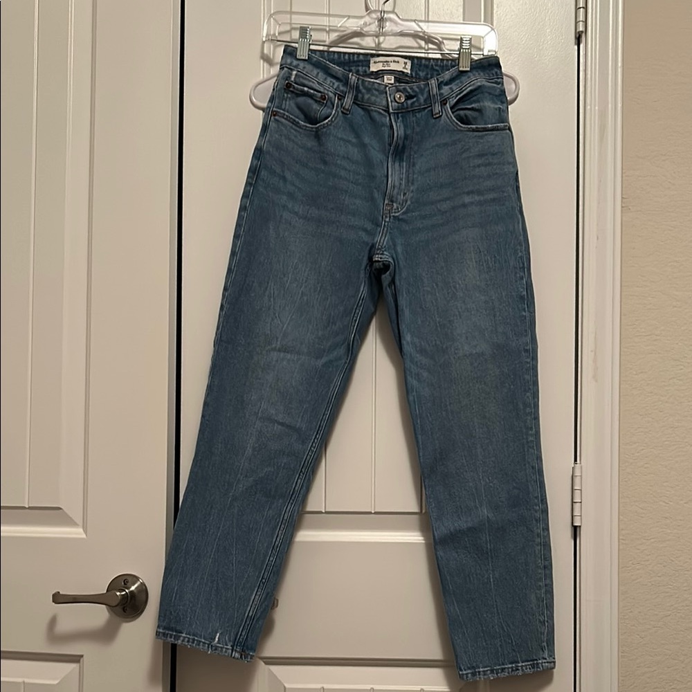 Abercrombie & Fitch High Rise the mom Jeans